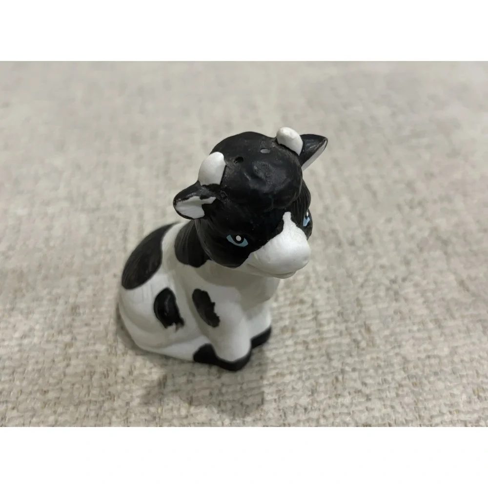 Charming vintage ceramic cow salt‎ and pepper shaker set Holstein-style cows